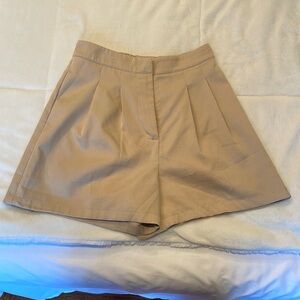 Khaki Forever 21 high-waisted women’s shorts